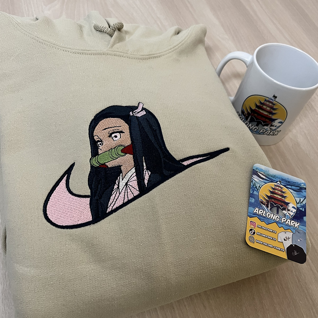 Hoodie Nezuko Kamado x Nike Sweat à capuche brodé Arlong Park Swoosh Sweatshirt Tshirt