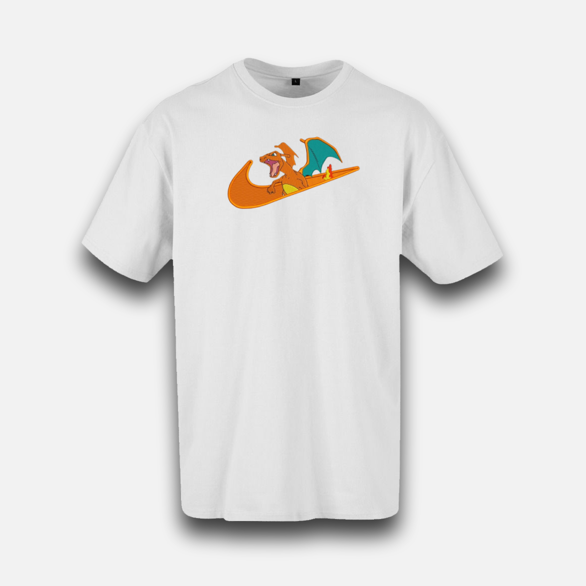 Dracaufeu Swoosh Custom | Pokémon | T-Shirt brodé